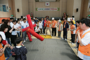 ‘선후배간의 돈독한 우의 과시’