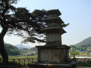 효현리 삼층석탑에서의 상념