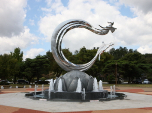 경주 명물 ‘영원’ 조형물 완공