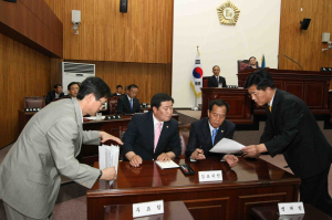 의장·부의장 몰표받아 당선 이례적