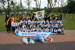 “고사리 손과 맞잡은 실천하는 봉사”