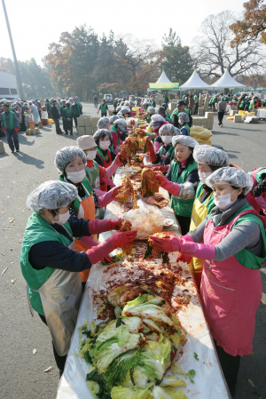 1만포기 김장에 사랑을 담아 나눠드려요