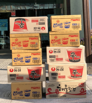 용강동 익명의 기부자, 온정 담은 사랑의 컵라면 전달