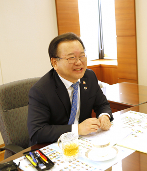 한국지역신문협회 특별인터뷰 | 김부겸 행정안전부 장관