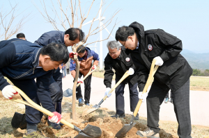 경주시 식목일 행사와 함께 토함산 경관숲 조성 사업 시작
