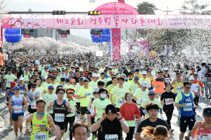 경주벚꽃마라톤 1만3000여명 참가 ‘장관 연출’