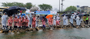 산내면 청정수역 ‘어린 다슬기 30만 마리’ 방류