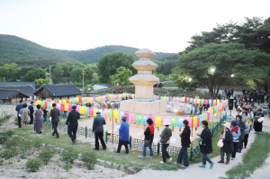 폐사지서 펼쳐진 이색 점등식, 문화재가 덕이 된 서악마을