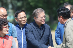 文 대통령, 안강 옥산리 방문