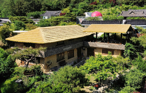 경주 민속공예촌 초가지붕 개량사업 완료