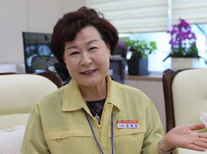 [9]권혜경 경주교육장-“칭찬이란 상대방에 대한 존중, 배려, 이해라고 생각합니다”