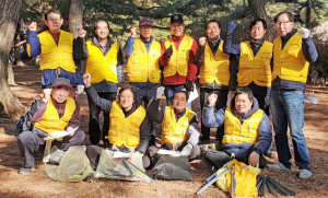 아사모 회원, 새해 맞아 삼릉서 환경정화 자원봉사활동 펼쳐