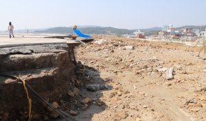 경주 감포항 일원 초토화…원인은 ‘人災’