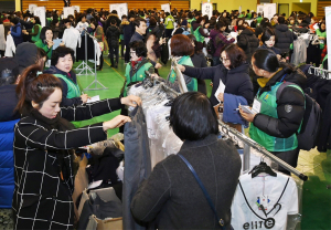 경주시 중·고교 입학생 3800명에 교복비 30만원 지원