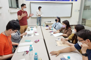 “사람의 가치를 높여나가기 위해 서로 가르치고 배워요”