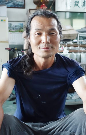 금곡유리샷시공업사, 집수리 봉사만 30년 자원봉사자로서 할인가맹점은 당연한 것