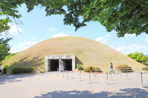 대릉원(下)-천마총과 황남대총-한국 고분발굴사의 ‘대사건’… 1500년 전 타임캡슐 만나다