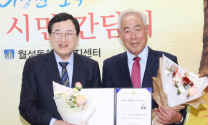 윤만걸 석장에 경북도 무형문화재 인정서 전달