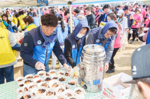 경주벚꽃마라톤대회서 잔치국수 1만2000그릇 나눔
