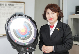 경주시한궁협회 안미희 회장-“한궁은 전 세대가 함께 즐길 수 있는 운동”