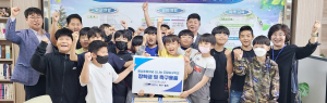 경주시축구협회, 월성초에 주말체육학교 물품 전달