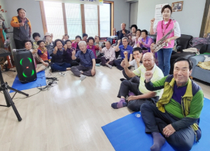 경로당행복선생과 함께하는 신명나는 음악교실