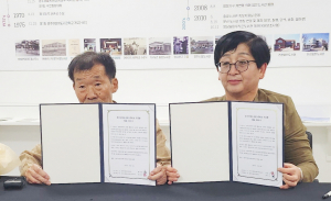 김윤근 선생 옛 자료 경주시립도서관에 기증