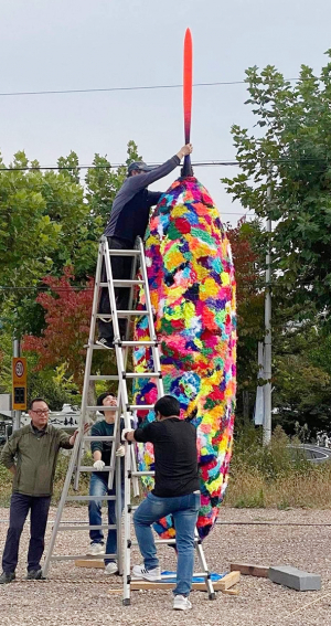 최정윤 작가, 춘천에서 ‘시간의 살’ 제작