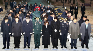 갑진년 새해 충혼탑 참배로 업무 시작