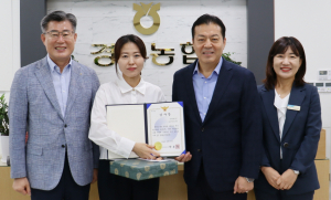 경주경찰서, 피싱 예방 유공 경주농협 직원에 감사장 전달