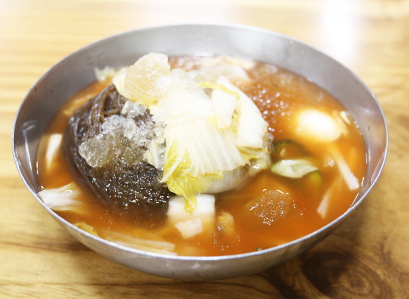 시원한 ‘평양식 냉면’.