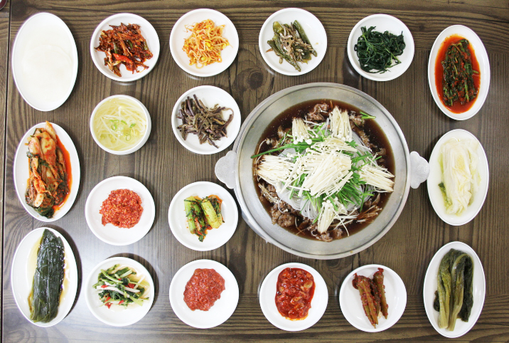 고기면 고기! 밥이면 밥! 같이 먹으면 맛있는 기본 반찬.