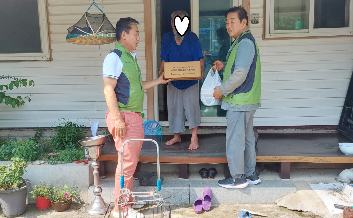 행복드림(찬) 직접 준비한 반찬을 전달하는 모습. <사진=현곡면>