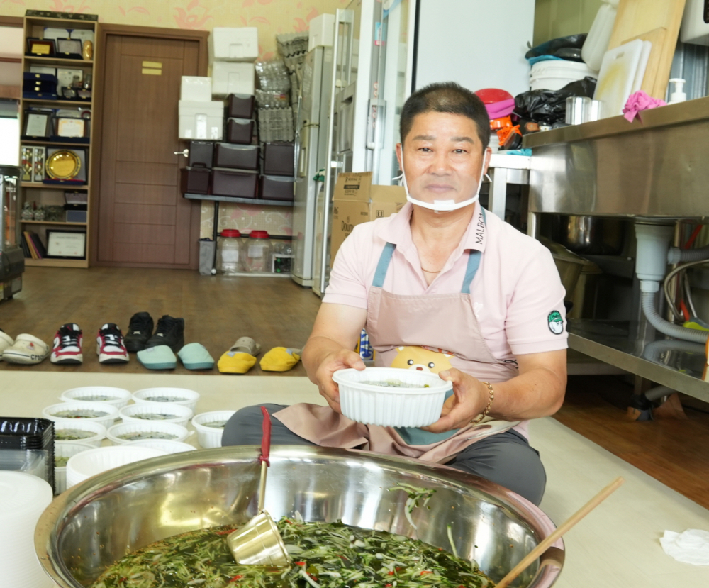 봉사회 셰프로 불리는 심정록 대표. 엄태권 기자.