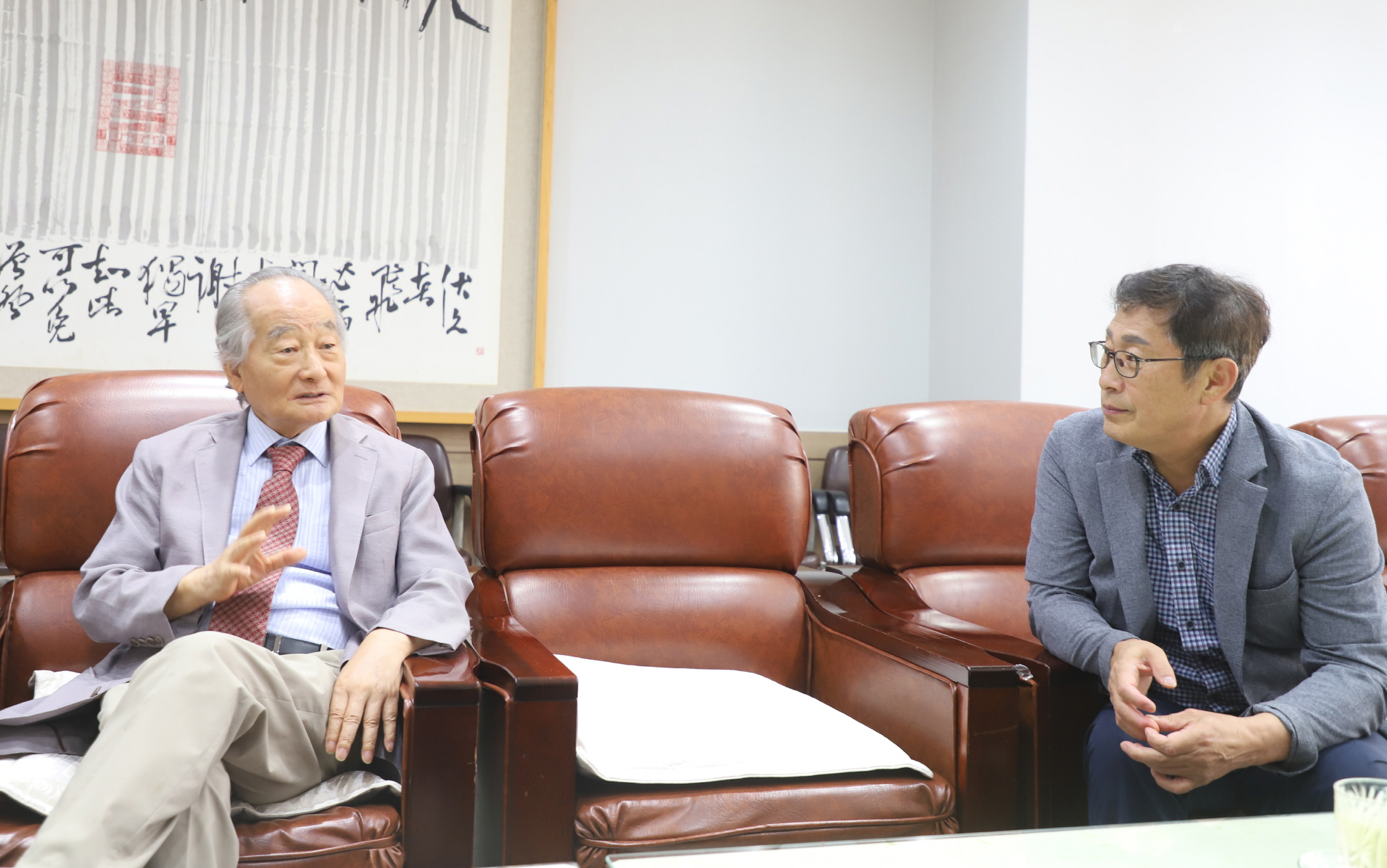 강우방 전 국립경주박물관장과 대담. <사진=전인식 시인(전문기자)>