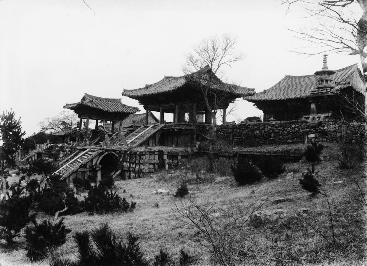 1914년 일제가 촬영한 보수공사 이전 불국사 전경. <사진=국립중앙박물관 제공>