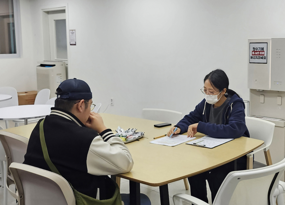 경주시청년센터에서 진행하는 청년도전지원사업은 매니저들과 상담하는 프로그램이 마련돼 있다. <사진=경주시청년센터>