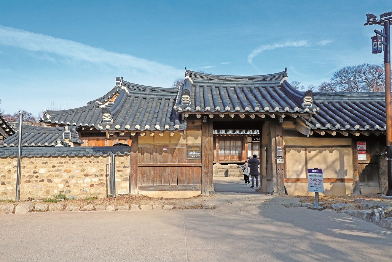 경주 최부자댁 입구 전경이다. <사진=김운 역사여행가>