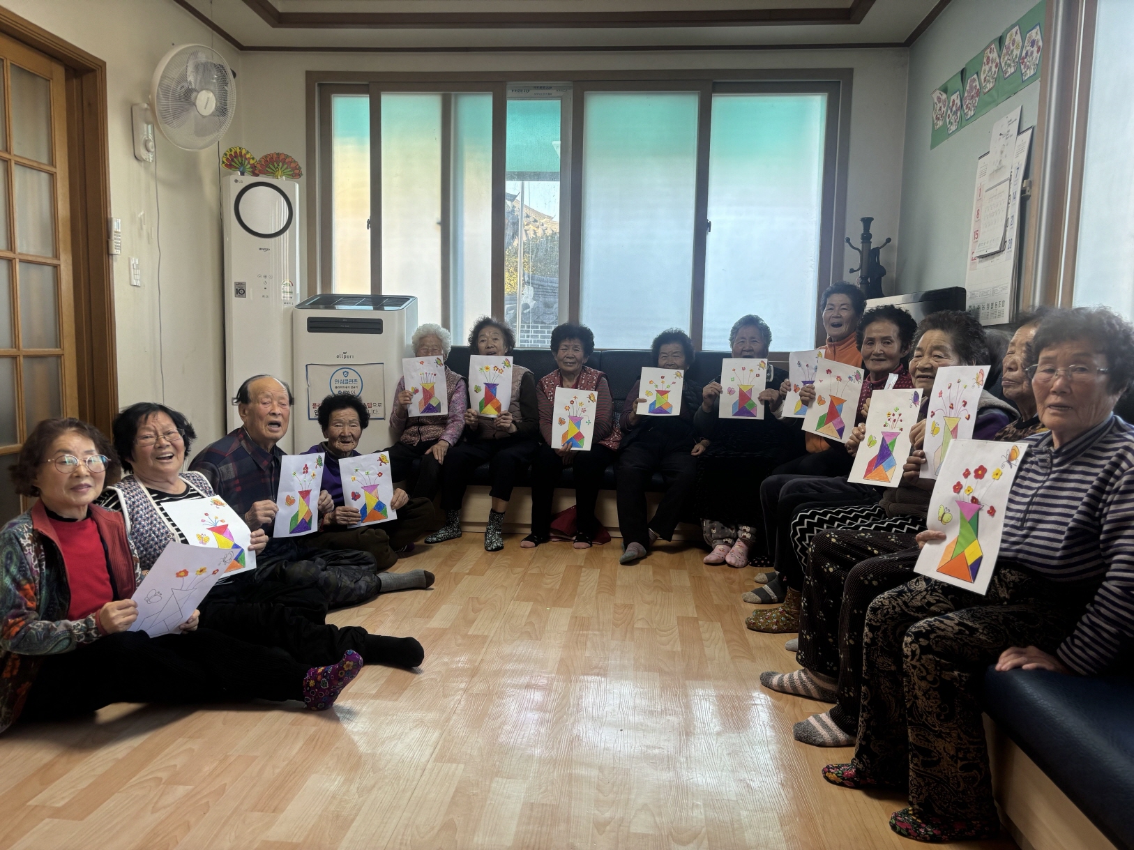포석경로당 회원들이 그림 활동을 진행했다. <사진=포석경로당>