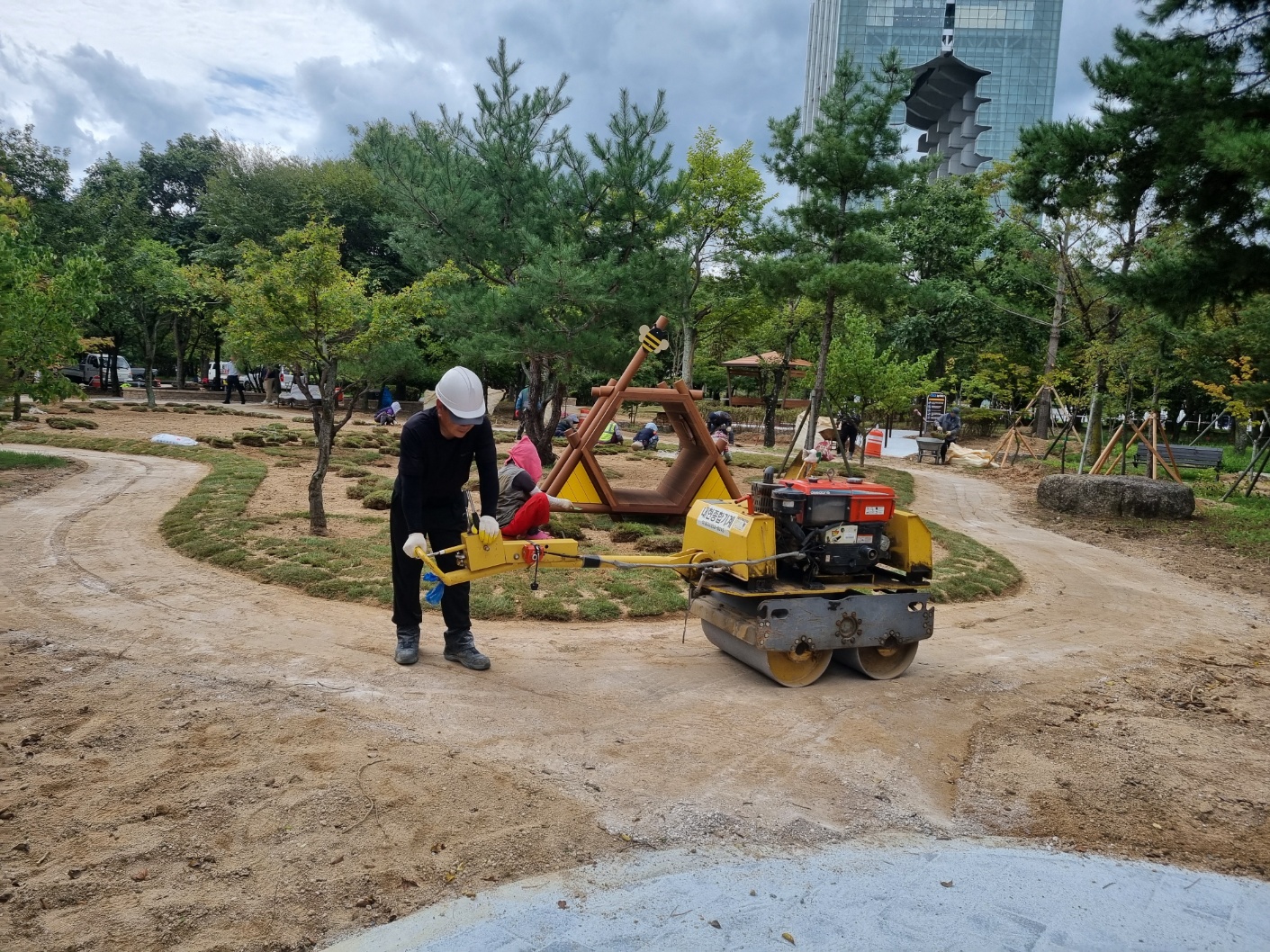 정수조경 김균영 대표는 기존의 나무와 자연환경을 최대한 보존하고 지형을 살려내며 원래부터 그 자리에 있던 것처럼 편안하고 생명력 있는 공간을 만들어냈다. <사진=정수조경>