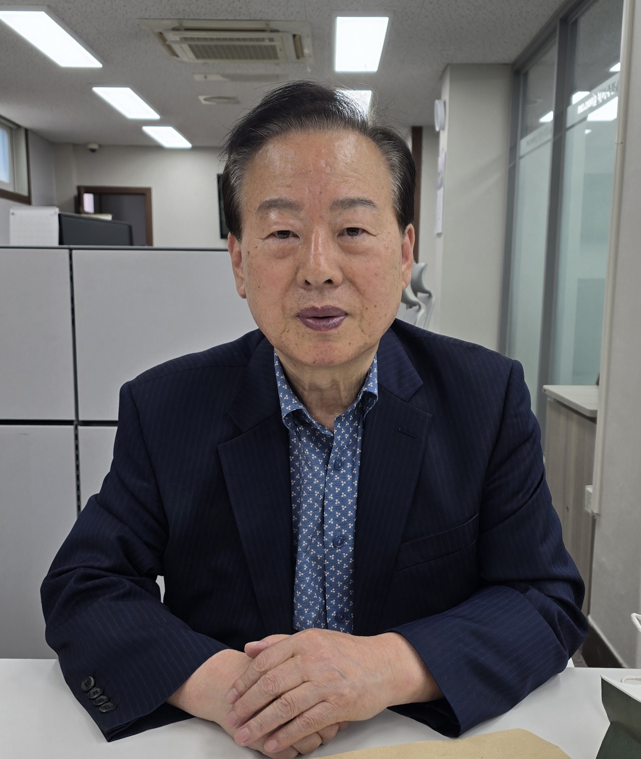 이근우 서예가. <사진=갤러리해>