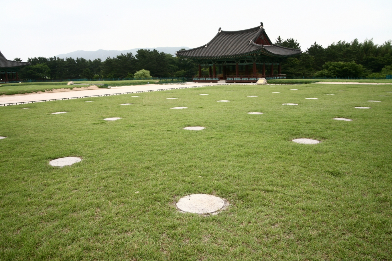 동궁과 월지 건물터. <사진=김운 제공>