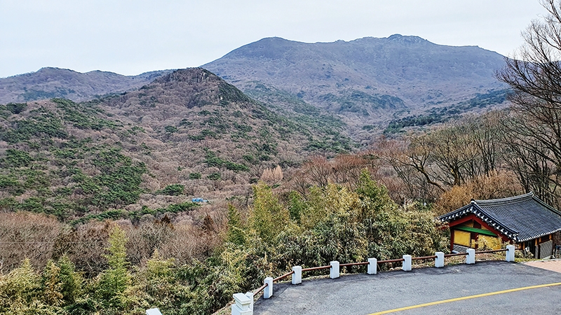 원효사에서 바라본 무등산. <사진=법보신문>