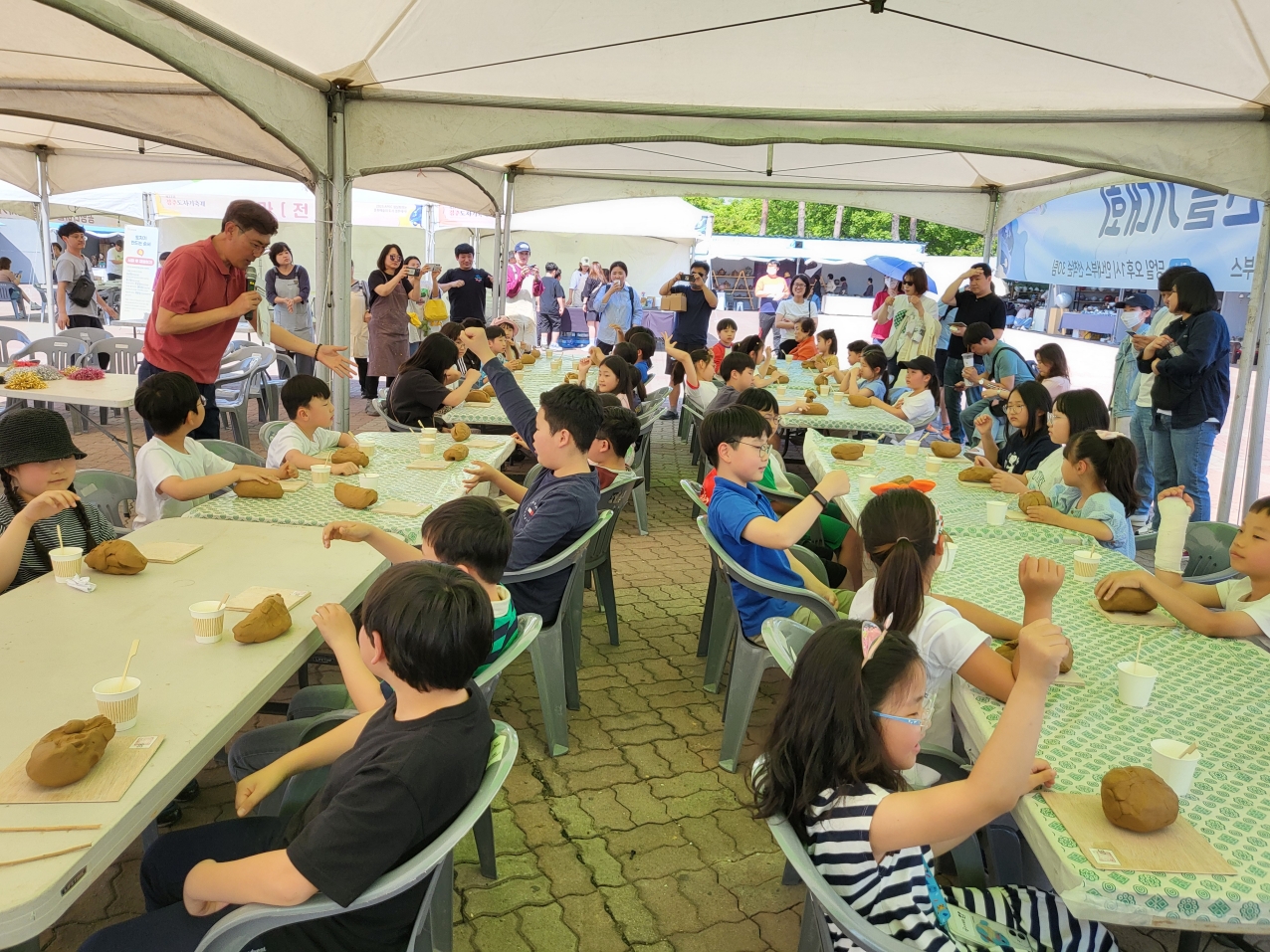지난 경주도자기축제 이벤트 체험 사진. <사진=경주도예가협회>