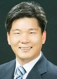 능과 한옥이 바라보이는 그곳에 이현세 작가가 있다