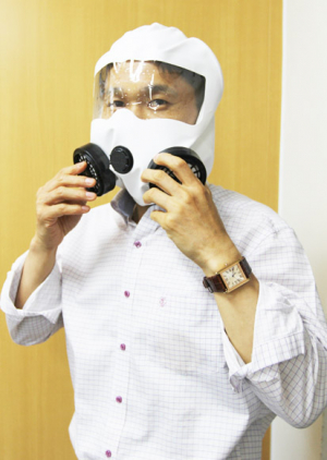 편리한 방독면, 일상과 조우하다