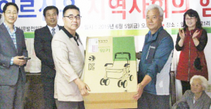 강교1리 마을회관에 보행기 전달·무료 건강검진 봉사