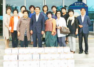 안강여성단체협의회 어려운 이웃 위해 멸치 50박스 기증