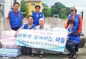 중부동 바르게살기위원회 독거노인 5세대에 후원물품 전달