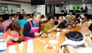 정수성 의원, 중앙시장서 국수나눔 봉사활동